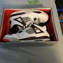 Jordan Retro 4 “Fire Red”