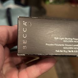 BECCA SOFT LIGHT BLURRING POWDER