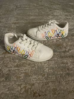 Love 4 Hearts White Shoes size 4y