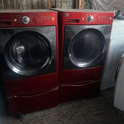 Kenmore Elite gas washer and dryer with a three-month warranty in good condition. Free delivery in the Oakland area. Outside the Oakland area, a small