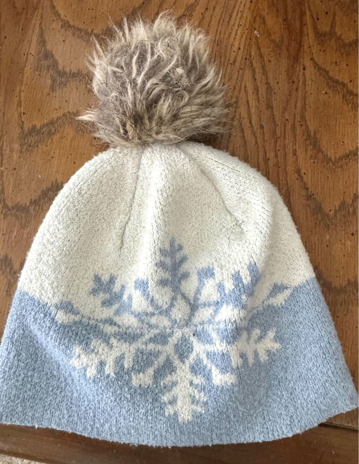 Ladies Christian Siriano Brand Ski/Stocking Cap w/Pom Pom. Light Blue/ white Snowflake design