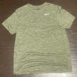 Men’s Nike Dri Fit Shirt Size Large