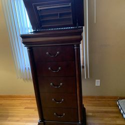 5 Drawer Dresser With Top Jewelry Holder & Mirror $125 OBO 