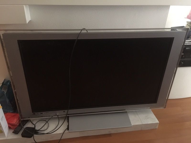 Sony 52" LCD hdtv Bravia xbr