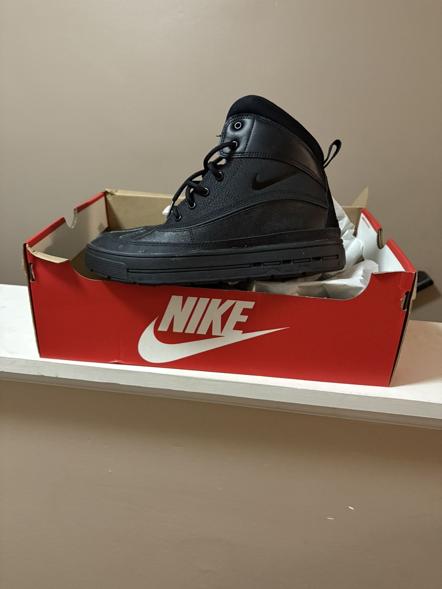 Black Nike Boots Size 6.5