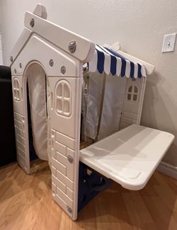 Kids playhouse