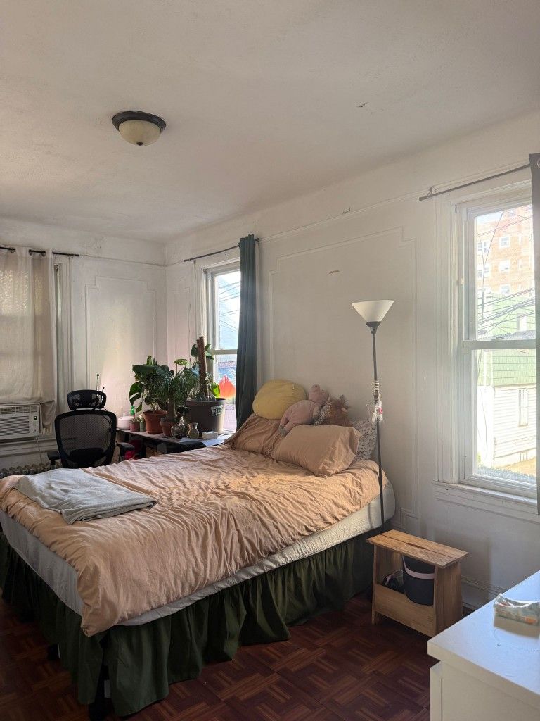 Queen Sized Bed - Woodside Pickup!