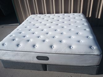 King beautyrest mattress and box spring 🚚🚚 Free delivery