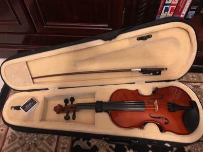 Cecilio 1/4 Size Violin with bow & Case and Rosin good condition