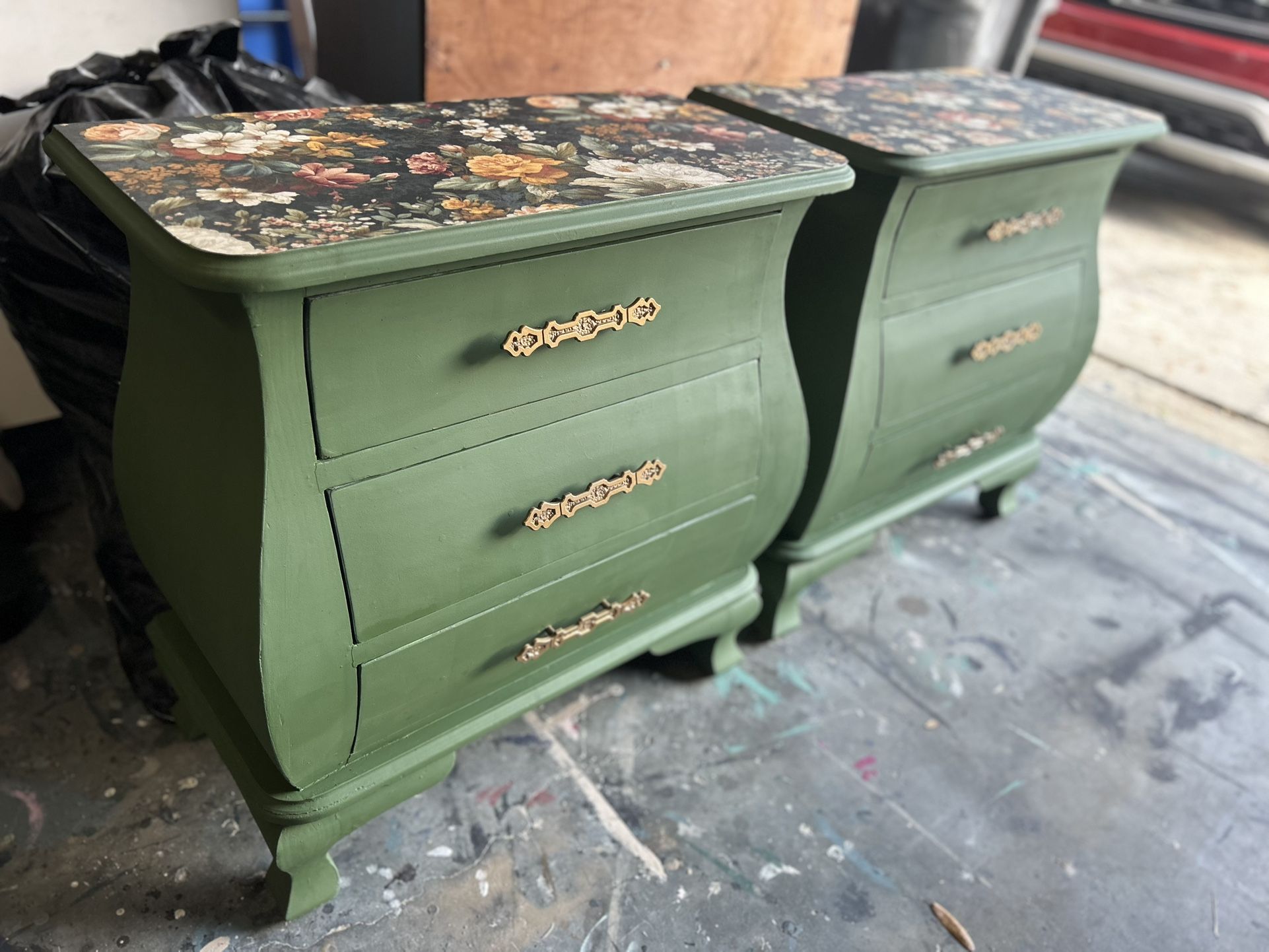 Vintage-Inspired Bombe Nightstands – Fresh Sage Green (Set of 2)