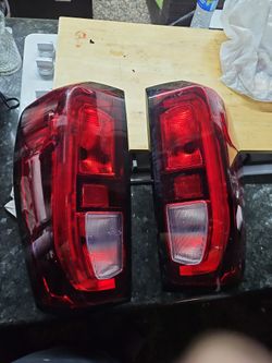 Sierra 2500 HD OEM Tail Lights