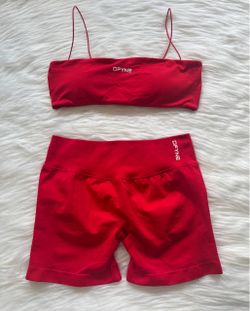 DFYNE Red Seamless Sports Bra & Shorts Set