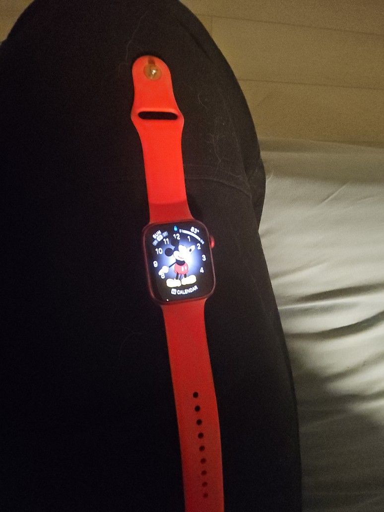 Apple Watch Series 8 45mm Product Red