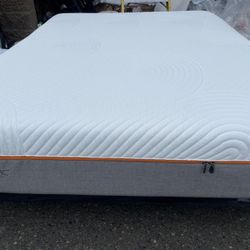 Queen Tempurpedic Mattress And Box 
