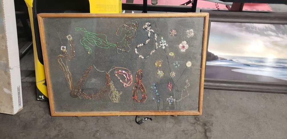 Vintage DECORATIVE jewelry Lot