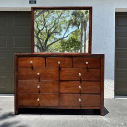 Dresser With Mirror/ possibility of delivery 🚐