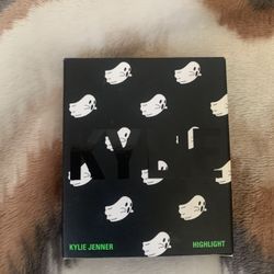 Kylie Cosmetics Go Ghost Halloween Highlight