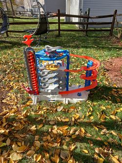 Hot Wheels Super Ultimate Garage