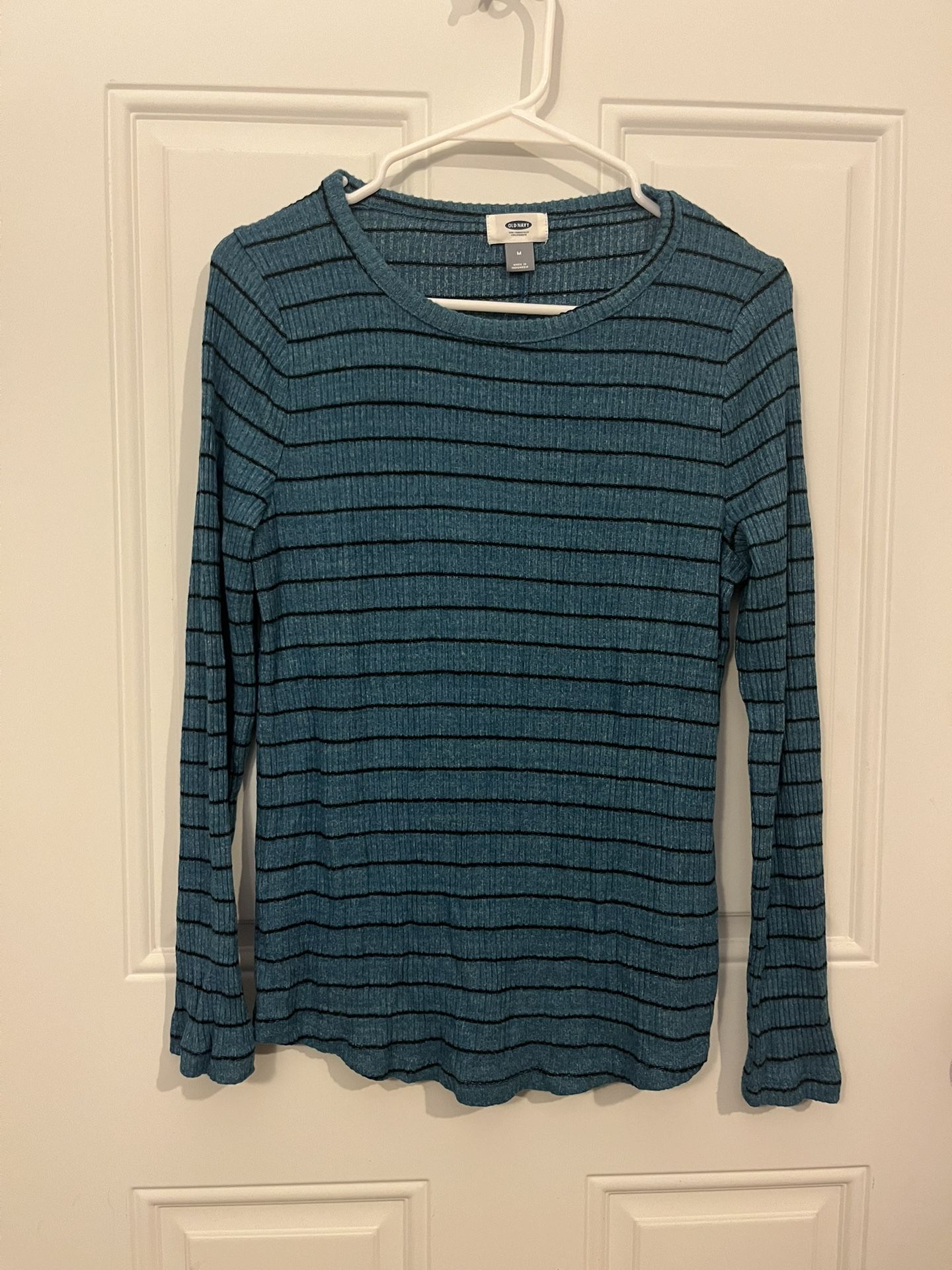 Old Navy Women’s Medium Long Sleeve Blue Striped Shirt