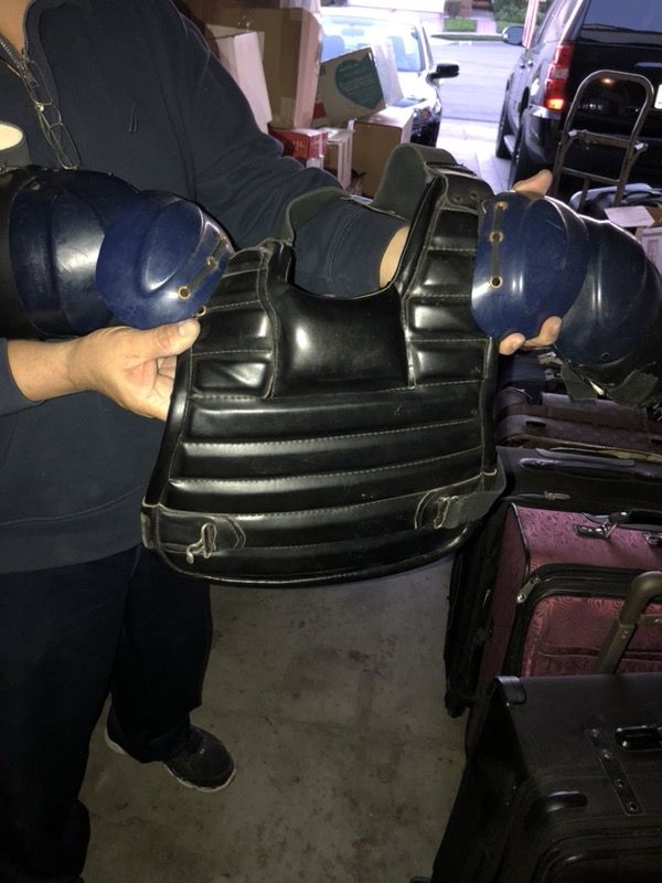 Catcher/Umpire Adult Carlucci Chest Protector