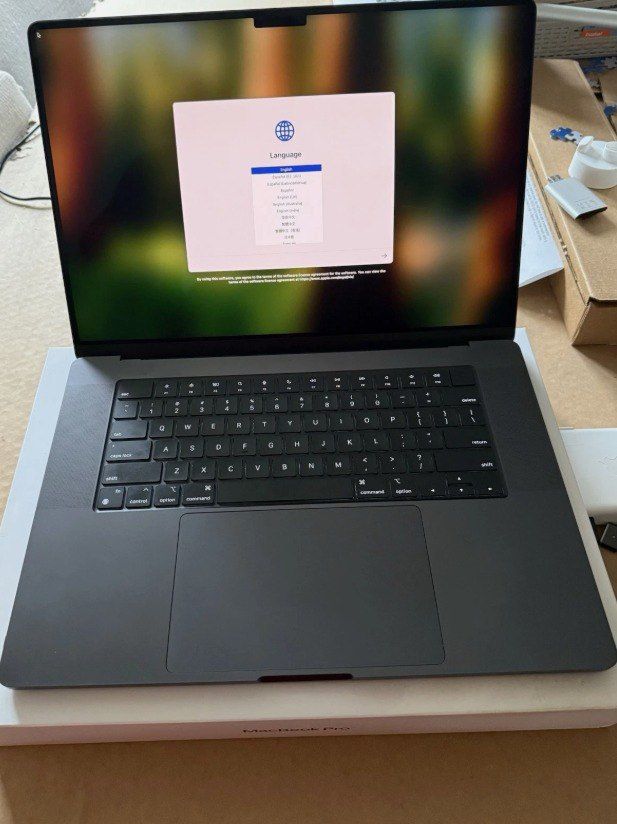 MacBook Pro 16 M4
