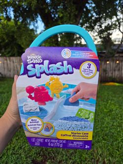 Kinetic Sand, Splash Starter Case with 6oz Color-Change Play Sand, 3 Tools & Molds