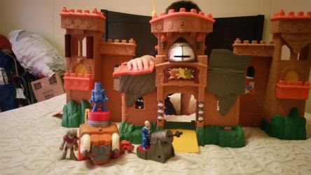 Medieval castle toy