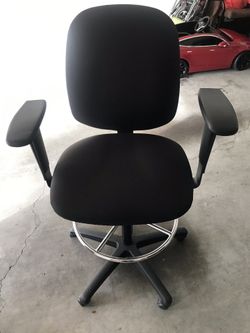 4 Office different Swiveling chair
