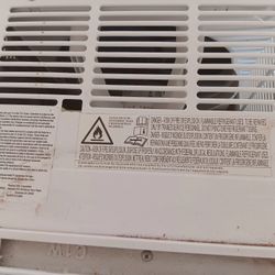 Hisense 700-sq ft Window Air Conditioner with Remote (115-Volt, 14000-BTU)
