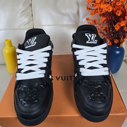 Trainer Shoes  size 10 5 us 11us