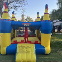 Inflatable bounce house