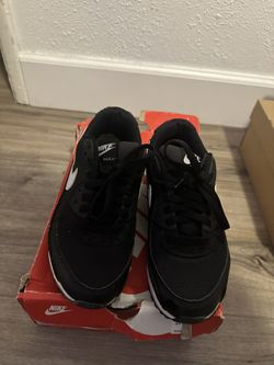 Women’s Air Maxes Size 6.5 