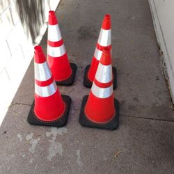 4 TRAFFIC CONES
