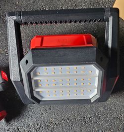 Milwaukee
M18 18-Volt Lithium-Ion Cordless 4500 Lumens ROVER Dual Power Triple-Panel Flood & Area Light (Tool-Only)