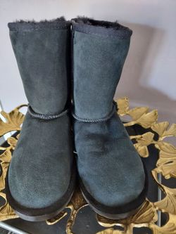 UGG Women's Classic II Short Boots size 5