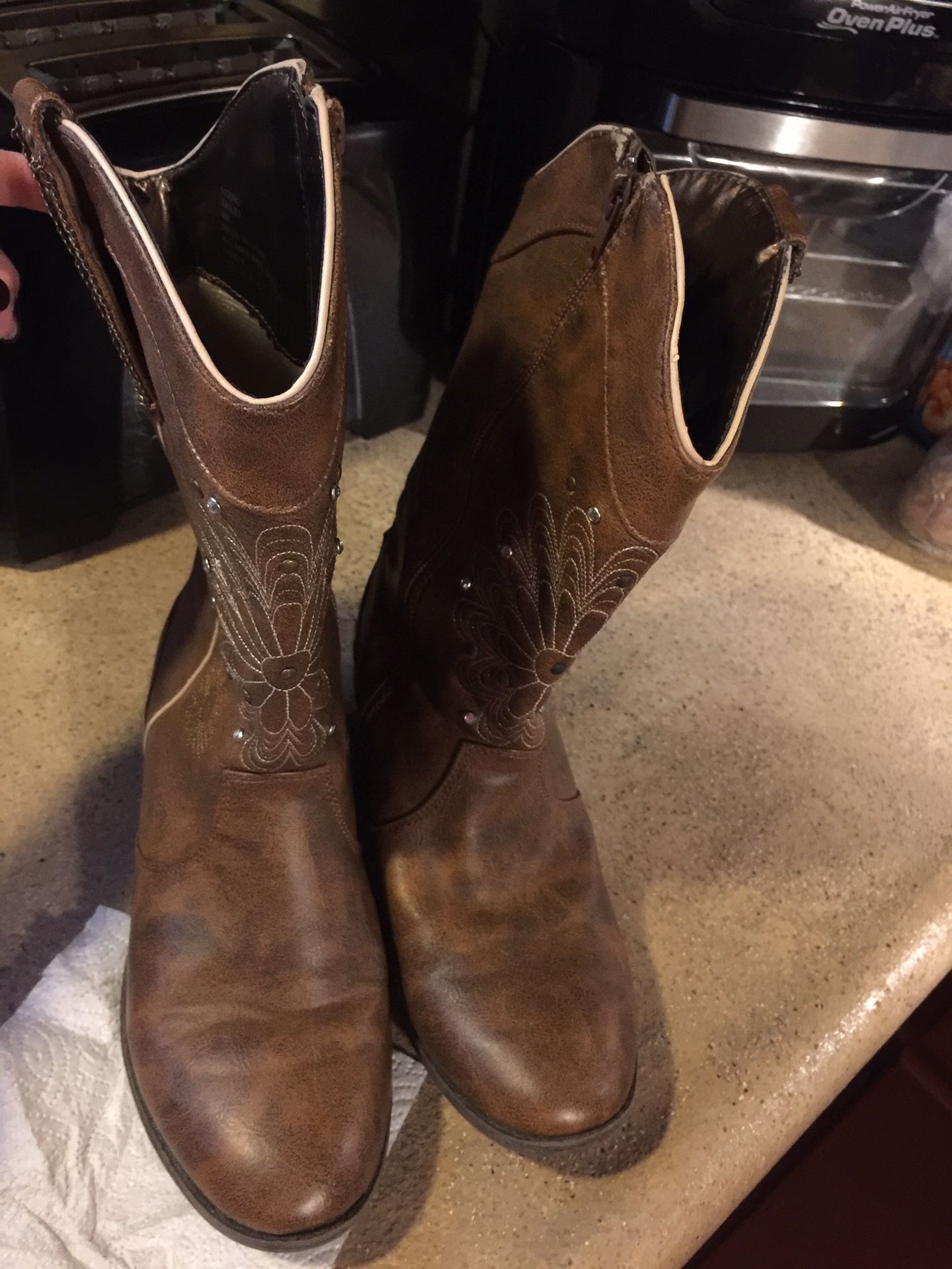 Girls size 4 boots