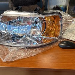 2003 Through 2006 Ford Expedition Headlight