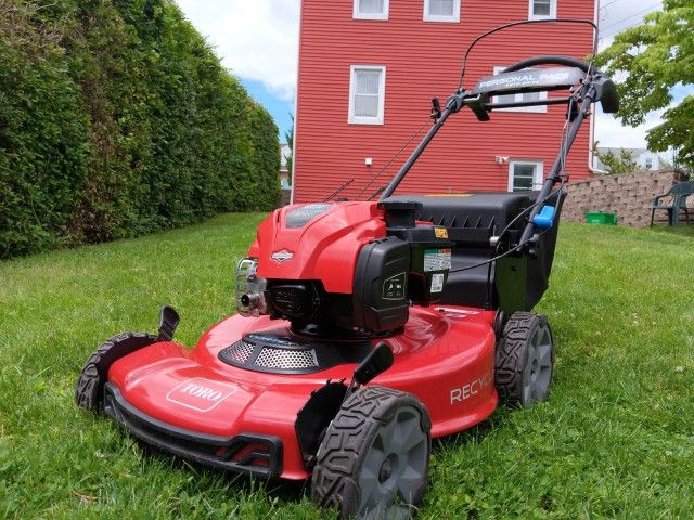 Toro 22" Recycler 3-in-1 Lawn Mower w/ Personal Pace Drive & Smart Stow