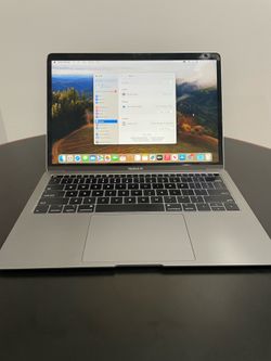 Apple MacBook Air 13” 2019 i5 8 GB RAM 256GB HD minor scratch