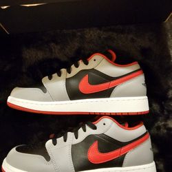 Size 6y- 121. Jordan 1 Low Cement Fire Red 