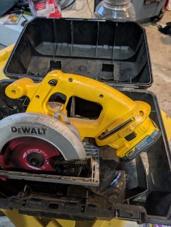 DeWalt Battery Saw 