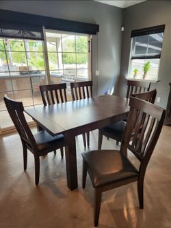 Dining set with buffet