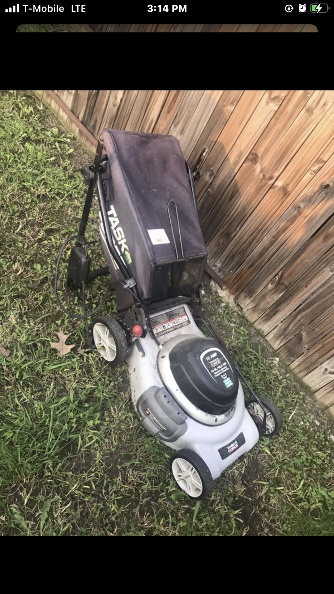 Electric lawnmower. WORKS Moving and can’t take with me