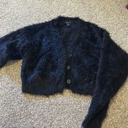 Cropped buttoned sweater size M