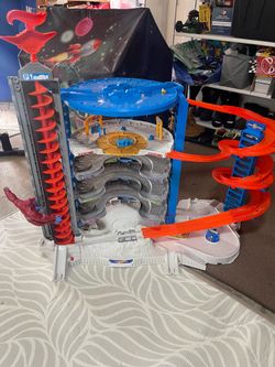 Hot wheels ultimate car garage