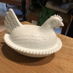 Vintage Milk Glass Hen On A Nest