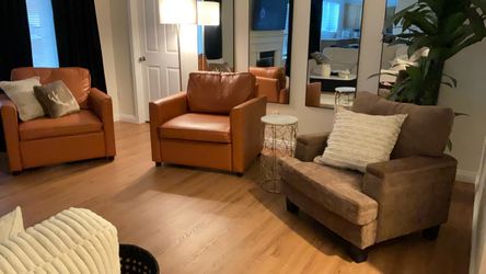 Arm chairs/Accent chairs
