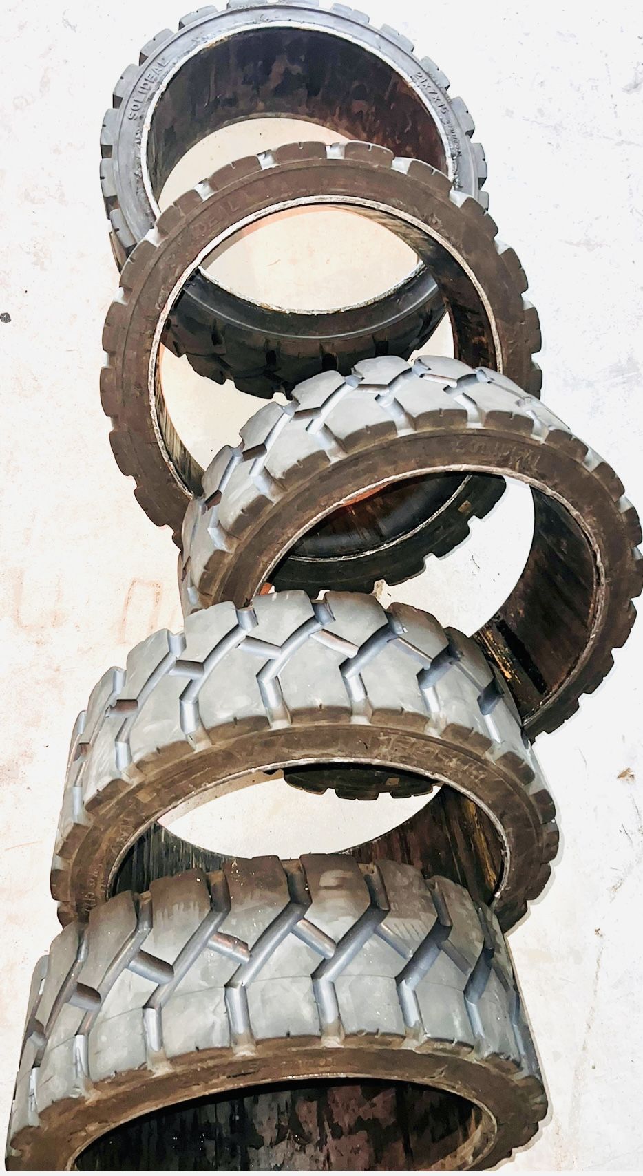 21x7x15 Forklift Tires.