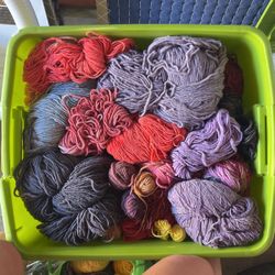 Wool Yarn. Hand Dyed. Estambre. 