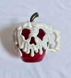 Disneyland Parks Snow White Poison Glow Apple New Plastic Mug Stein Halloween